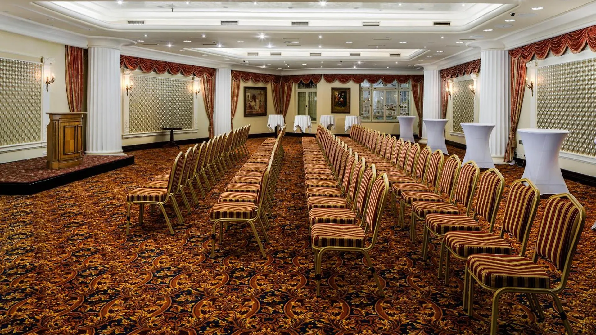 Carlsbad Plaza Medical Spa & Wellness Hotel カルロヴィ・ヴァリ