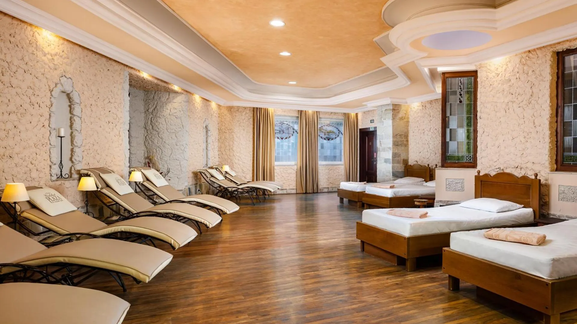 Carlsbad Plaza Medical Spa & Wellness Hotel カルロヴィ・ヴァリ