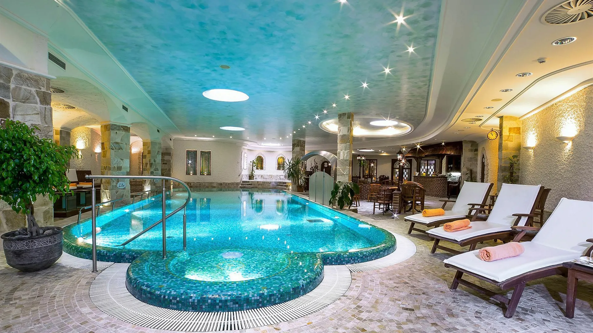 Carlsbad Plaza Medical Spa & Wellness Hotel カルロヴィ・ヴァリ 5*,  チェコ